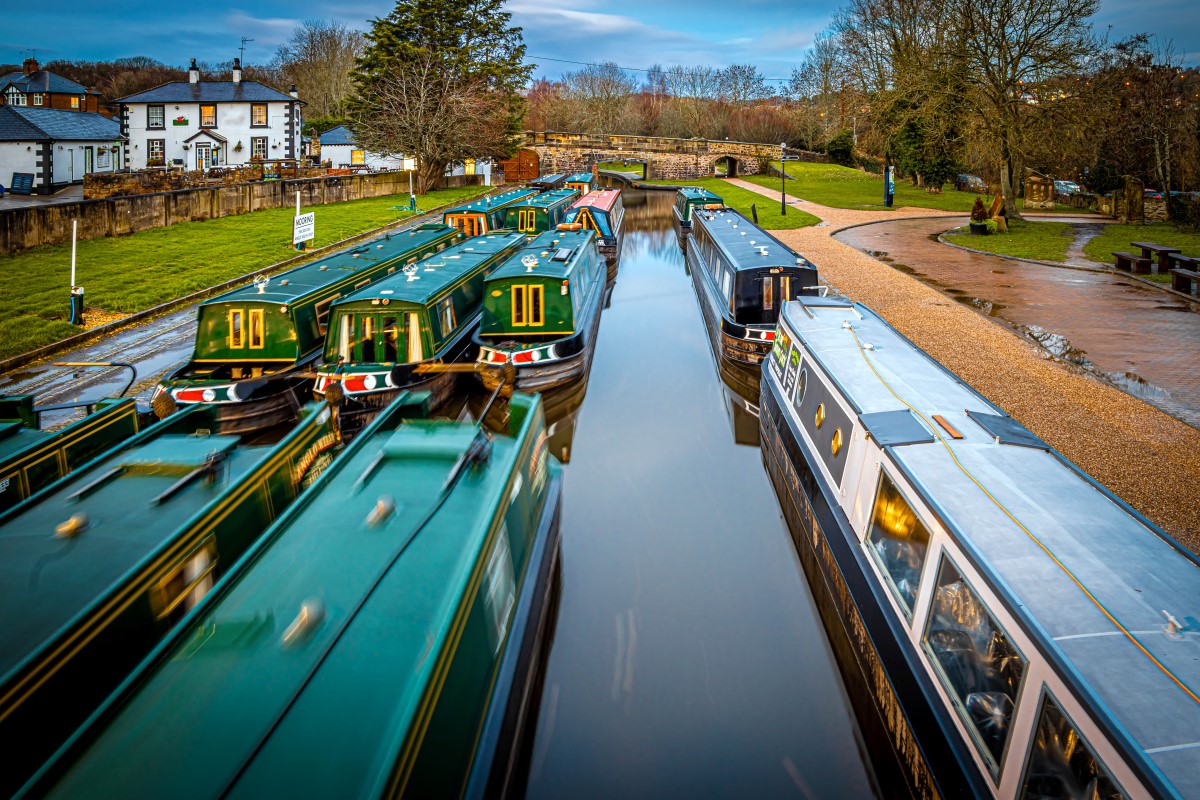 The Pontcysyllte Aqueduct, a navigable aqueduct across the River Dee in the Vale of Llangollen in northeast Wales, UK